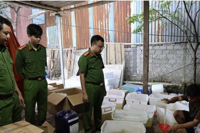 Triệt phá xưởng sản xuất sữa tắm, dầu gội giả quy mô lớn tại Ninh Bình