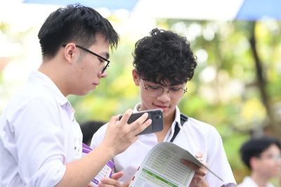 Đại học Kinh tế Quốc dân điểm chuẩn ngành hot dự báo tăng cao nhất 0,5 điểm
