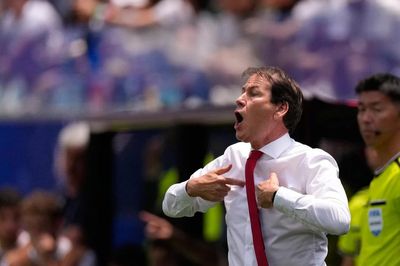 Garcia bảo vệ dàn sao Bỉ trước trận knock-out với Senegal