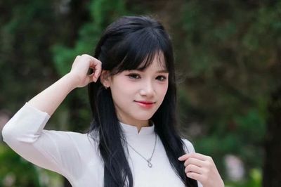 Mồ côi cha từ nhỏ, nữ sinh Điện Biên viết kỳ tích đồng thủ khoa THPT cả nước