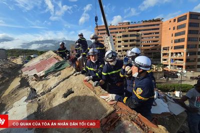 Đoàn cứu hộ Bộ Công an tiếp cận tòa nhà bị sập tại Venezuela