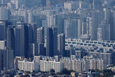 Giấc mơ làm giàu từ chứng khoán thổi bùng cơn sốt nhà đất ở Hàn Quốc