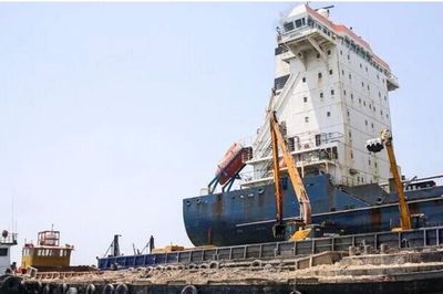 Tàu nước ngoài gặp nạn vì đi chệch khỏi tuyến đường Iran chỉ định