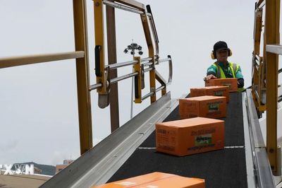 Đoàn Việt Nam chuyển giao hơn 45 tấn hàng cứu trợ cho Venezuela