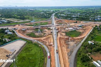 Cận cảnh thi công trên 'chảo lửa' công trường nút giao Quốc lộ và Cao tốc Đà Nẵng