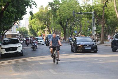 'Cẩm nang' đi lại khi Hà Nội hạn chế phương tiện tại phường Hoàn Kiếm
