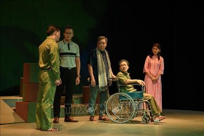 Vở kịch 'Đồng chí' và thông điệp 'giữ mình' thời bình