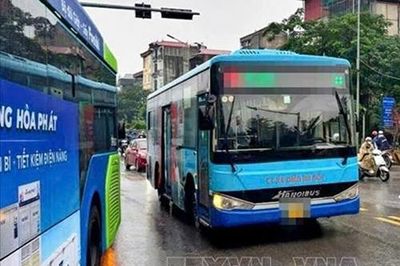 Hà Nội làm rõ thông tin vụ nhân viên xe buýt đòi đuổi khách xuống xe