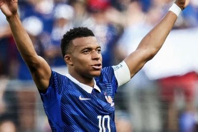 Pháp đấu Thụy Điển: Mbappe 'đá quá bá' khiến dân mạng 'há hốc mồm'