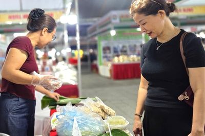 Muốn đi xa, hàng quê phải vượt mác 'đặc sản'