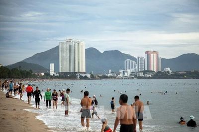 Hơn 80.000 khách Tây đổ bộ Nha Trang và lỗ hổng giao xe máy