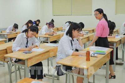 Phổ điểm thi 2026: Toán bứt phá, điểm 10 tăng mạnh