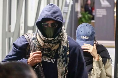 Người mẫu Kendall Jenner và Jacob Elordi kín đáo xuất hiện tại sân bay