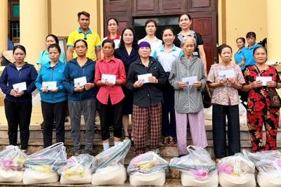 Bắc Ninh: Trao 61 suất quà hỗ trợ các hộ dân di dời để thực hiện Dự án Sân bay Gia Bình