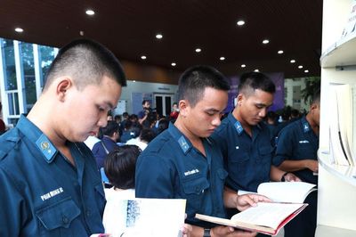 Trưng bày tài nguyên thông tin, tuyên truyền giới thiệu sách về Đà Nẵng