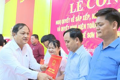 Xã Quế Sơn Trung và Quế Phước công bố nghị quyết sắp xếp thôn