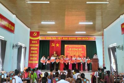 Các xã công bố nghị quyết, quyết định về sắp xếp, tổ chức lại thôn, làng
