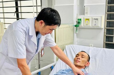 Bệnh viện Đa khoa Gia Lai phối hợp khẩn cấp liên chuyên khoa cứu sống bệnh nhân nguy kịch