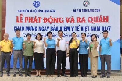 Ra quân hưởng ứng Ngày Bảo hiểm y tế Việt Nam