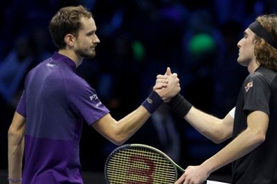 Daniil Medvedev: Tsitsipas đủ đẳng cấp vô địch Grand Slam bất chấp cuộc khủng hoảng phong độ
