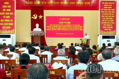 Xã Bình Phú công bố các nghị quyết, quyết định về thành lập thôn và kiện toàn nhân sự sau sắp xếp