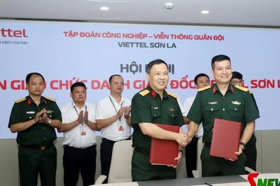 Bàn giao chức danh Giám đốc Viettel Sơn La