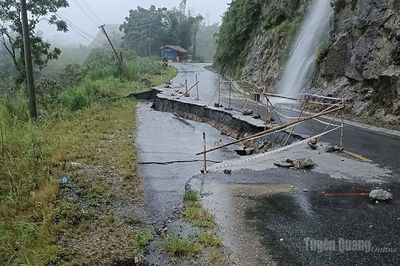 Sụt lún nghiêm trọng trên tuyến ĐT177 qua xã Nậm Dịch