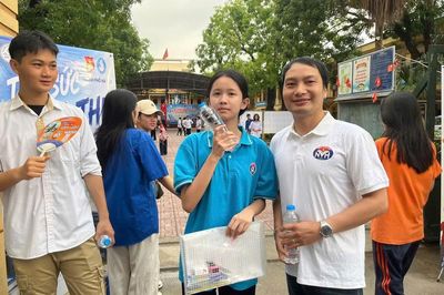 Hà Nội chỉ có hai trường THPT công lập hạ điểm chuẩn lớp 10