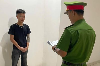 Đà Nẵng: Bị chặn đầu xe, nam thanh niên rút dao đâm 2 người nguy kịch