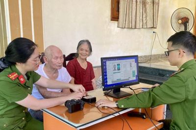 Thanh Hóa: Chi trả chế độ an sinh xã hội qua tài khoản ngân hàng