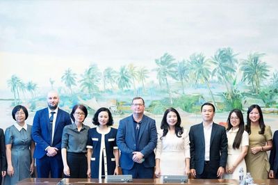 Phó Chủ nhiệm Văn phòng Quốc hội Lê Thu Hà tiếp Trưởng đại diện Tổ chức Hanns Seidel Foundation, CHLB Đức tại Việt Nam