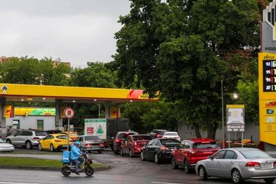 Điện Kremlin xác nhận Nga đang đàm phán nhập khẩu nhiên liệu