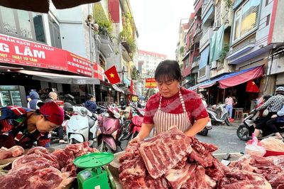 Ngăn thực phẩm bẩn lên bàn ăn, cần kiểm soát đồng bộ theo chuỗi