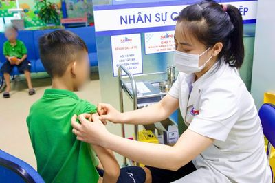Tiêm đủ mũi vắc-xin để phòng bệnh viêm não Nhật Bản