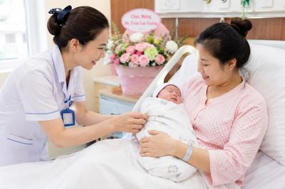 Lao động nữ sinh con thứ hai được nghỉ thai sản 7 tháng