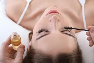 5 cách chăm sóc giúp lông mi chắc khỏe, hạn chế gãy rụng mà không cần nối hay uốn