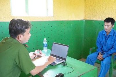 Khởi tố đối tượng đâm chết người đàn ông quen biết với vợ cũ