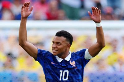 Mbappe lập kỷ lục Messi chưa từng phá, Ronaldo khó đuổi kịp