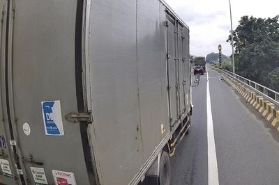 Phạt tài xế xe tải vượt ẩu trên Quốc lộ 1 từ phản ánh qua ứng dụng VNeTraffic