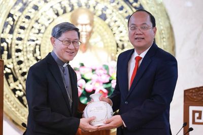 Bí thư Cà Mau tiếp Đặc sứ của Giáo hoàng Lêô XIV trước lễ Tuyên phong Chân phước
