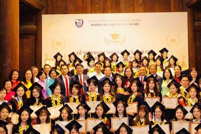 Trường Đại học Thủ đô Hà Nội vinh danh 80 sinh viên tốt nghiệp xuất sắc