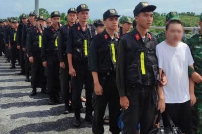 Quảng Ninh bàn giao 30 đối tượng lừa đảo công nghệ cao cho công an Trung Quốc