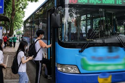 Xe buýt miễn phí ở Hà Nội: Chỉ quên một thao tác, tiền vẫn bị trừ