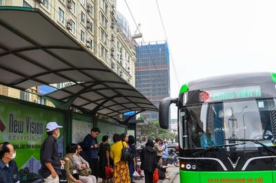 Miễn vé xe buýt vào Vành đai 1: Người dân thực hiện ra sao?