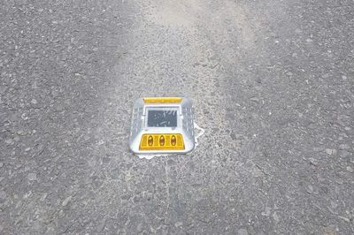 Thí điểm lắp đặt đinh phản quang bằng năng lượng mặt trời trên quốc lộ 6