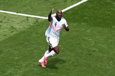 Bỉ ngược dòng không tưởng để vào vòng 16 đội World Cup