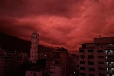 Bầu trời Venezuela đỏ quạch giữa thảm kịch động đất