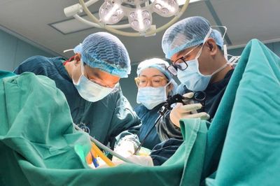 Chủ quan mụn nhọt ở mông, bệnh nhân 26 tuổi lâm bạo bệnh