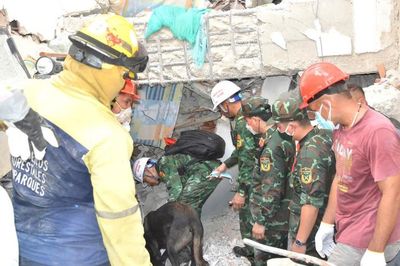 Đoàn Việt Nam đã đưa 23 nạn nhân động đất tại Venezuela ra khỏi đống đổ nát
