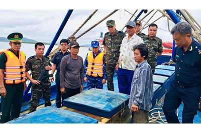 Hải quan phối hợp bắt tàu chở 30.000 lít dầu DO không rõ nguồn gốc